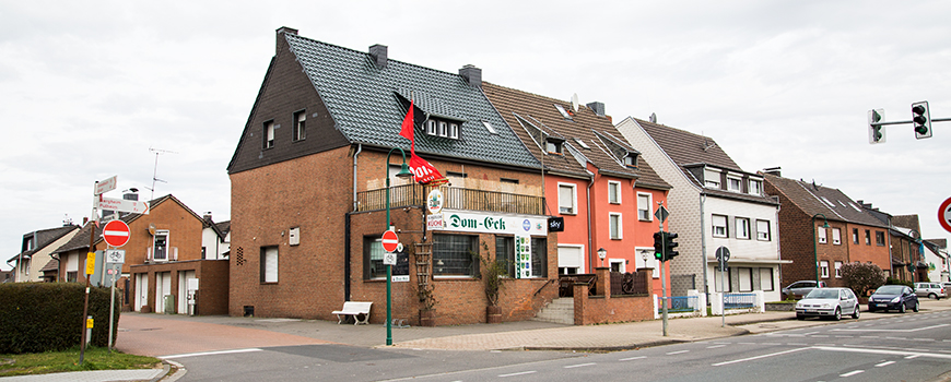 Im Herzen Rommerskirchen findest Du die Venloer Straße. Hier kannst Du einige Einkaufsmöglichkeiten, Dienstleister und mehr entdecken. Was genau die Venloer Straße in Rommerskirchen zu bieten hat, erfährst Du hier. Im Herzen Rommerskirchen findest Du die Venloer Straße. Hier kannst Du einige Einkaufsmöglichkeiten, Dienstleister und mehr entdecken. Was genau die Venloer Straße in Rommerskirchen zu bieten hat, erfährst Du hier.