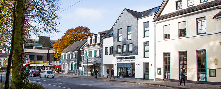 Haan ist zwar ein kleines Städtchen, bietet Ihnen aber alles was auch die Großstadt hat. Das können Sie sich nicht vorstellen? Entdecken Sie die Kaiserstraße von Kirche zu Kirche und lassen sich überraschen, was Sie allein auf diesem Stück an Vielfalt ent Haan ist zwar ein kleines Städtchen, bietet Ihnen aber alles was auch die Großstadt hat. Das können Sie sich nicht vorstellen? Entdecken Sie die Kaiserstraße von Kirche zu Kirche und lassen sich überraschen, was Sie allein auf diesem Stück an Vielfalt ent