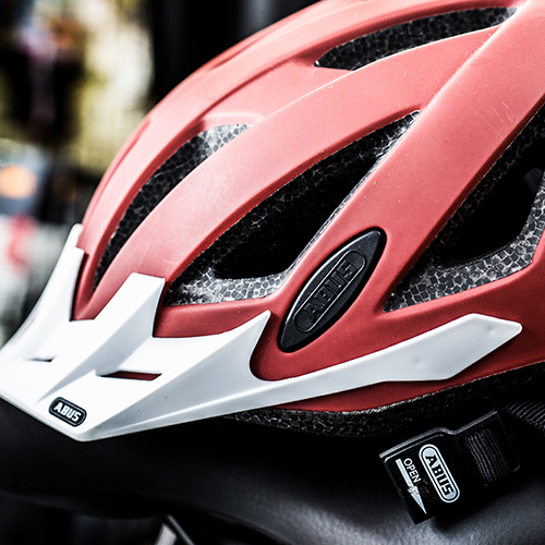 Fahrradhelme und E-Bikes bei Fahrrad Boecker Dormagen Fahrradhelme und E-Bikes bei Fahrrad Boecker Dormagen