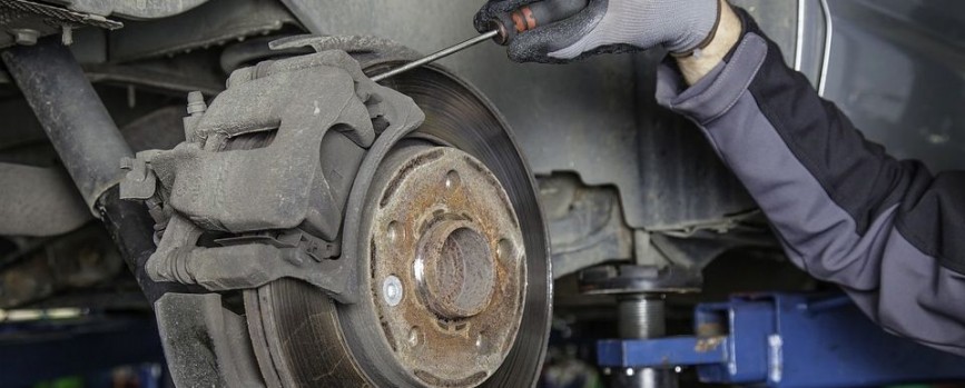 Im Schadensfall das Auto in die Meisterwerkstatt bringen Im Schadensfall das Auto in die Meisterwerkstatt bringen