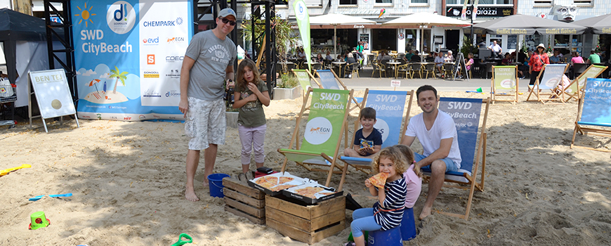Rund um das Historische Rathaus in Dormagen lädt vom 12. bis zum 28. Juli 2019 der SWD CityBeach zum Chillen, Spielen, Tanzen und zu sportlichen Aktivitäten ein. Mit Strand-Feeling, viel Programm, Gastronomie und Musik ermöglicht die innerstädtische Stra Rund um das Historische Rathaus in Dormagen lädt vom 12. bis zum 28. Juli 2019 der SWD CityBeach zum Chillen, Spielen, Tanzen und zu sportlichen Aktivitäten ein. Mit Strand-Feeling, viel Programm, Gastronomie und Musik ermöglicht die innerstädtische Stra