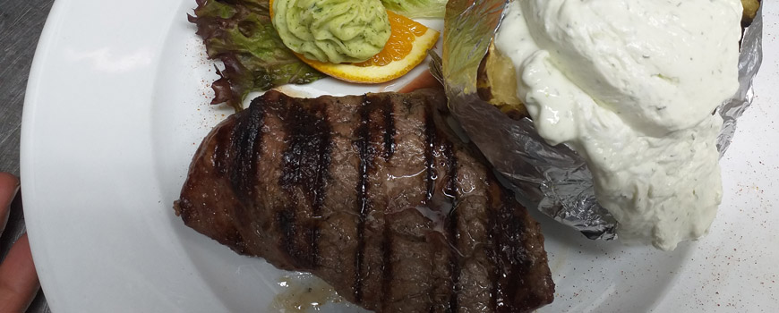 Red Lava bietet Filets vom Fleisch und Fisch Red Lava bietet Filets vom Fleisch und Fisch