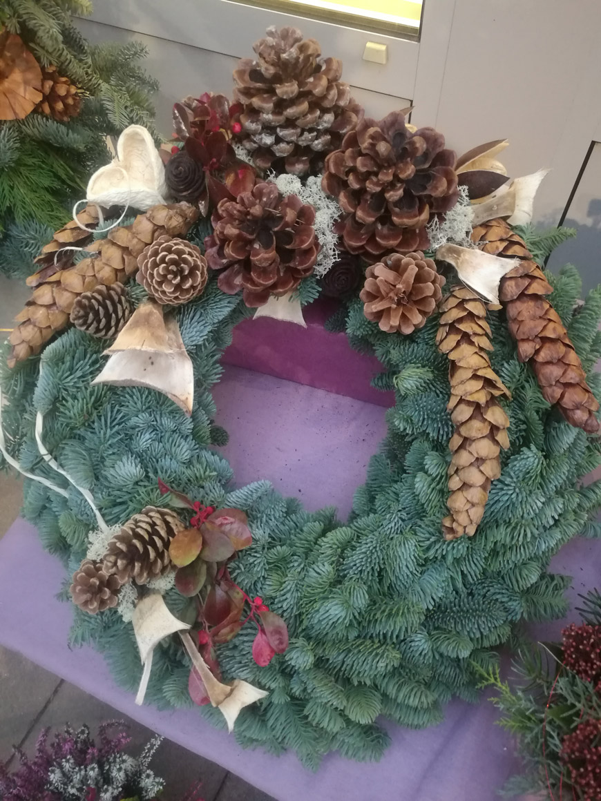 Blumen Solingen Gärtnerei Hosse Quartour Allerheiligen Totensonntag Grabschmuck Trauerkranz Blumen-Solingen-Gaertnerei-Hosse-Quartour-Trauerkranz-Totensonntag
