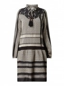 CECILIE COPENHAGEN Kleid mit Kufiya-Muster - Sand CECILIE COPENHAGEN Kleid mit Kufiya-Muster - Sand