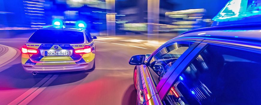 Kennzeichen abgerissen und Schilder auf die Straße geworfen Kennzeichen abgerissen und Schilder auf die Straße geworfen