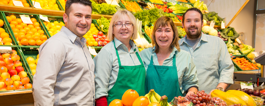 Bewährtes Frischeteam für Obst & Gemüse unter neuer Führung Bewährtes Frischeteam für Obst & Gemüse unter neuer Führung